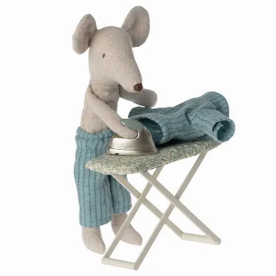 Iron and ironing board, Mouse