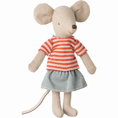 Sister Mouse, Big sister