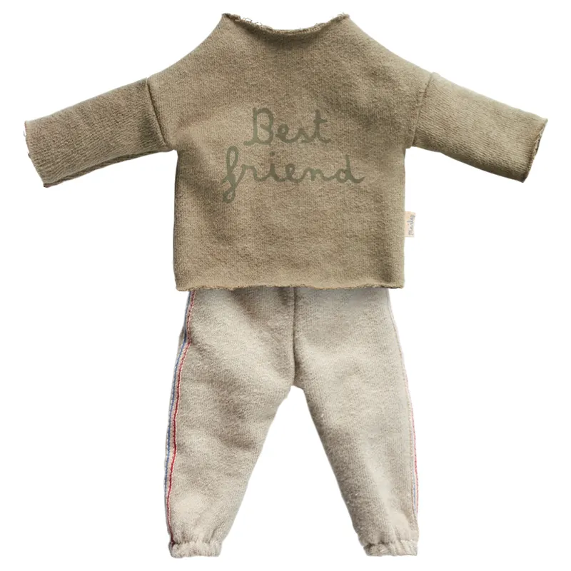 Best Friends, Jogging suit Green