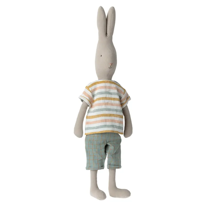 Rabbit size 4, Pants and shirt