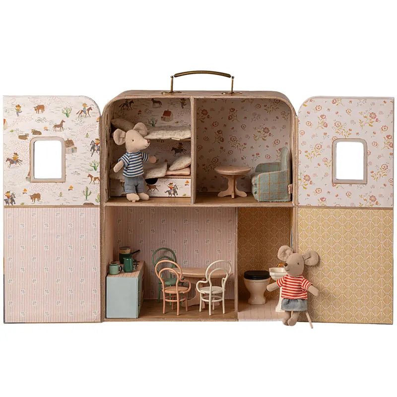 SuitCasa, Little sister and brother mouse